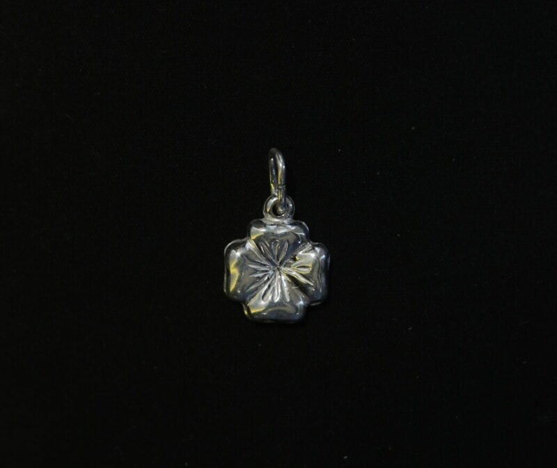MEDALLA DE FLOR EN PLATA 925