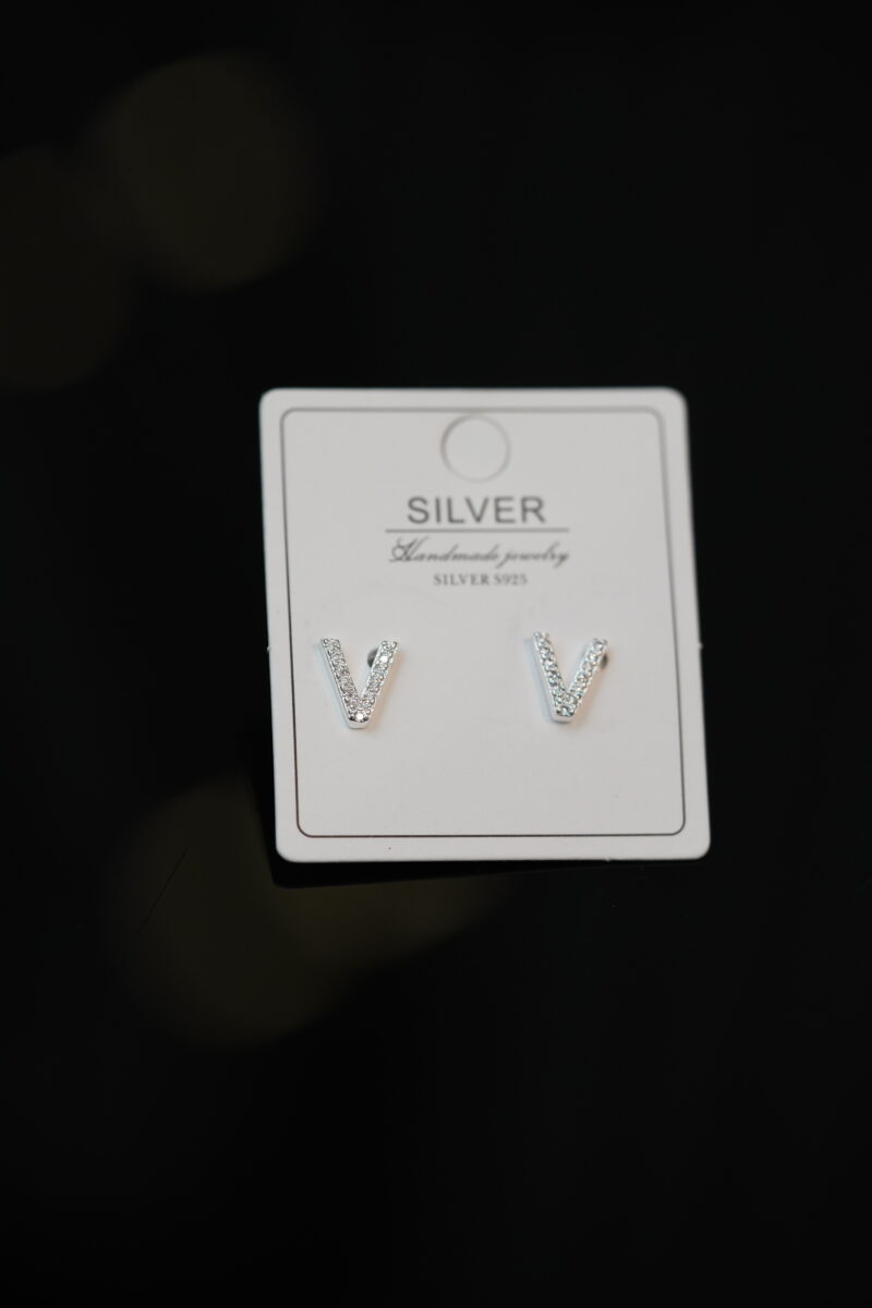 ARETE CON LETRA “V” EN PLATA 925