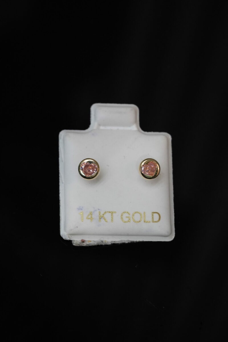 ARETES DE CIRCULO CON PIEDRA DE CORAZON ROSADA EN ORO 14K
