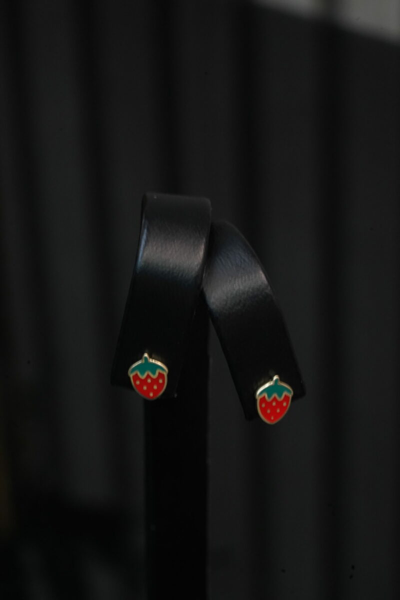 ARETES DE FRESA ORO AMARILLO DE 14K