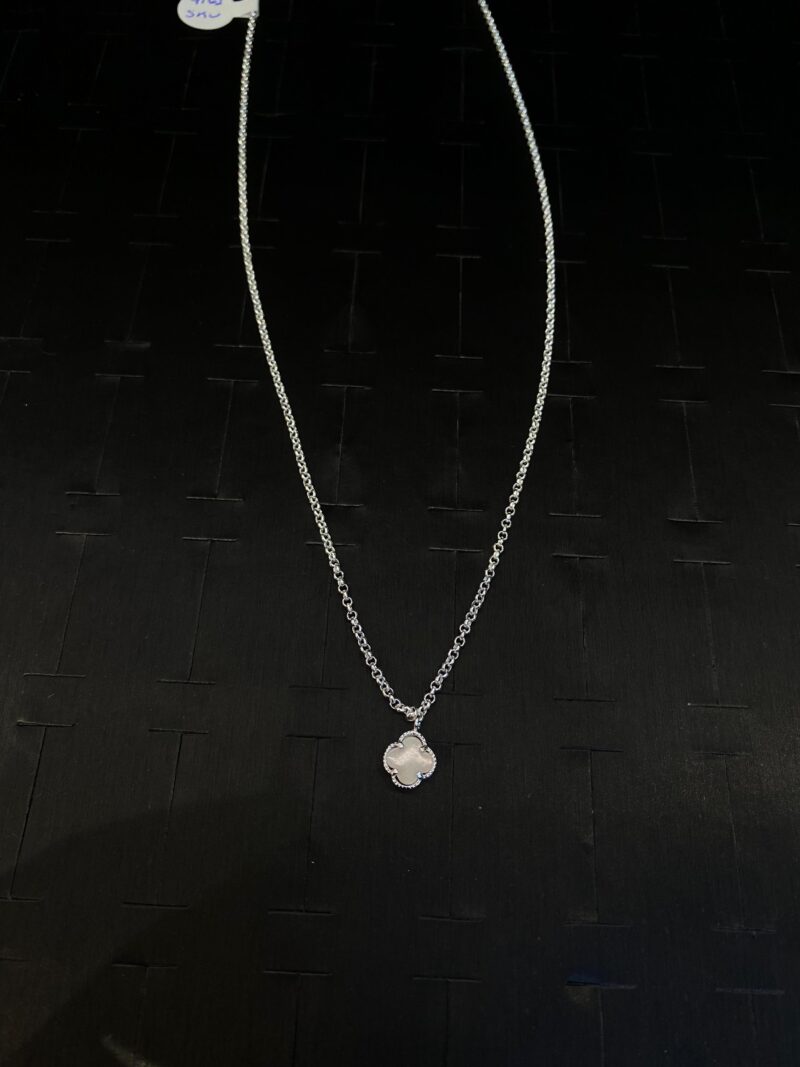 CADENA DE TREBOL BLANCO EN PLATA 925