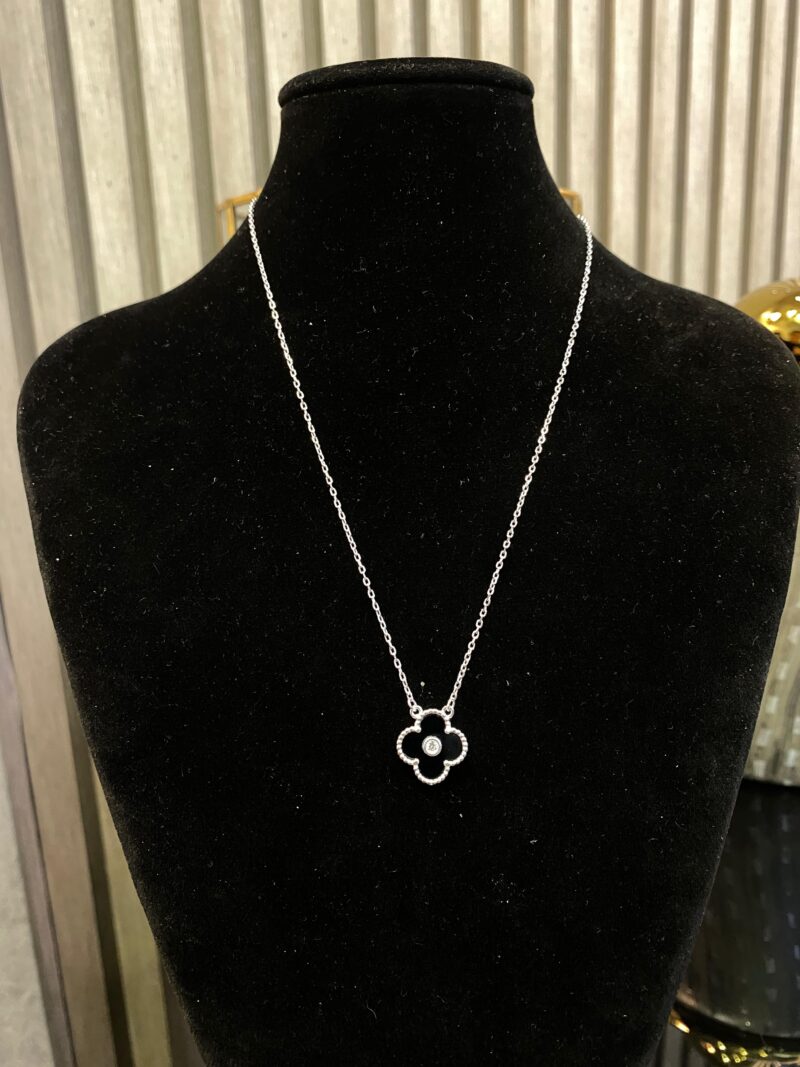 CADENA DE TREBOL NEGRA EN PLATA 925