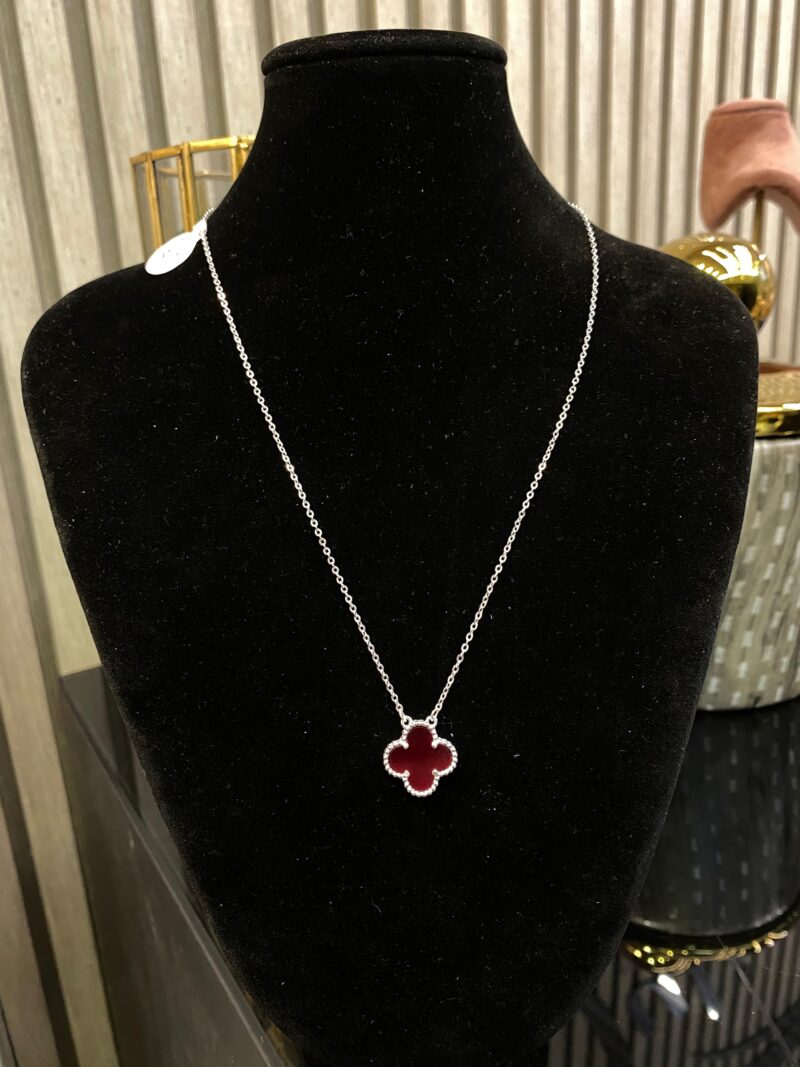 CADENA DE TREBOL ROJA EN PLATA 925