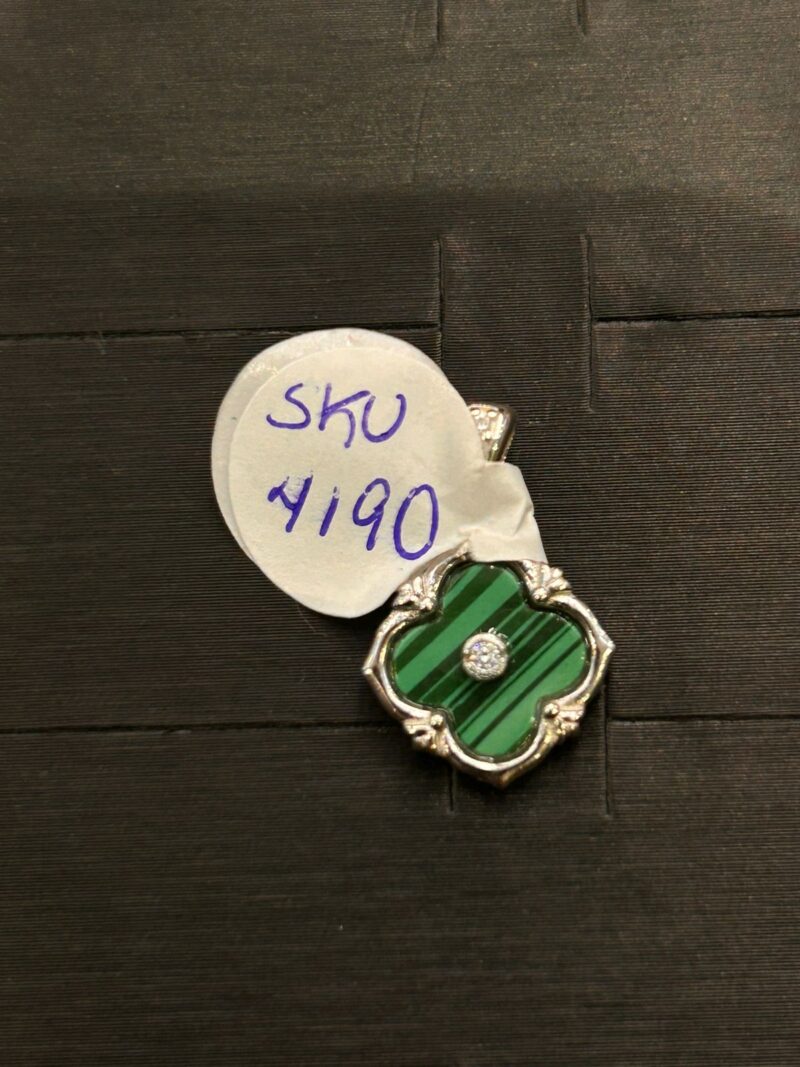 MEDALLA DE TREBOL VERDE EN PLATA 925