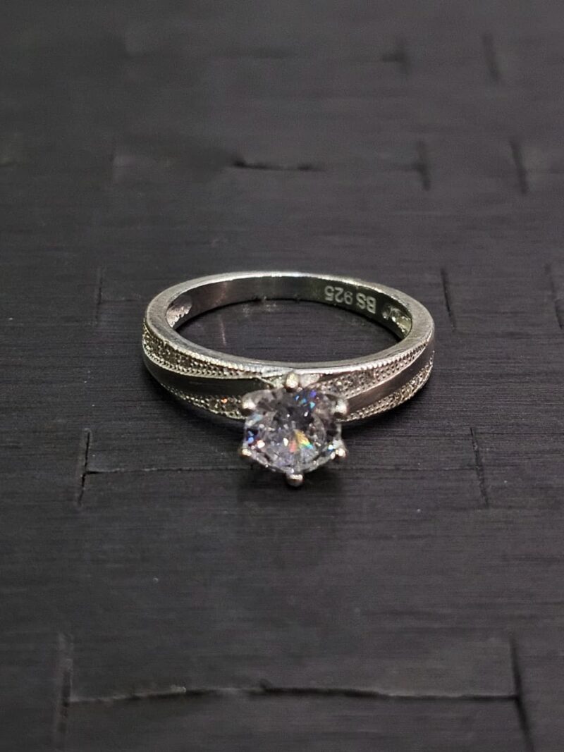 ANILLO DE COMPROMISO EN PLATA 925