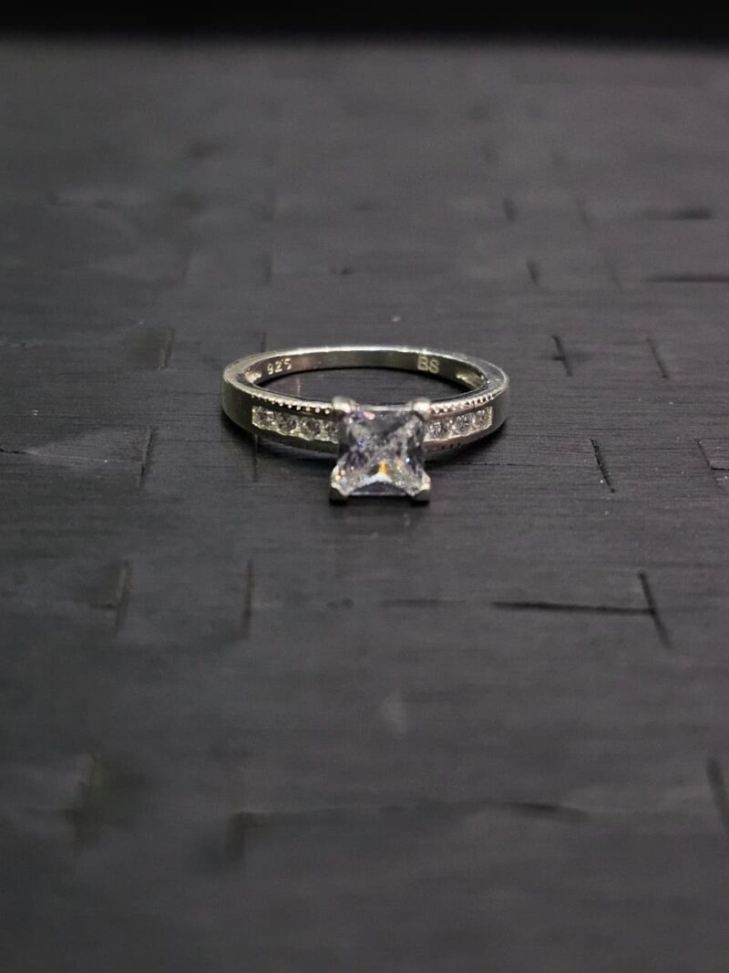 ANILLO DE COMPROMISO EN PLATA 925