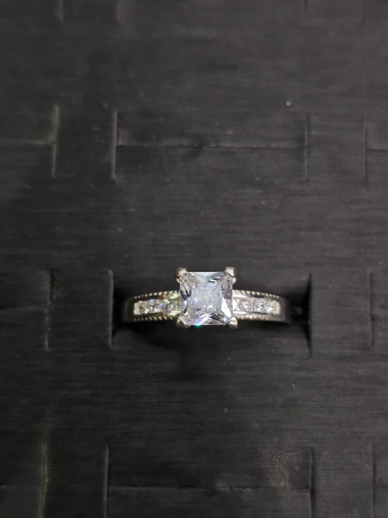 ANILLO DE COMPROMISO EN PLATA 925