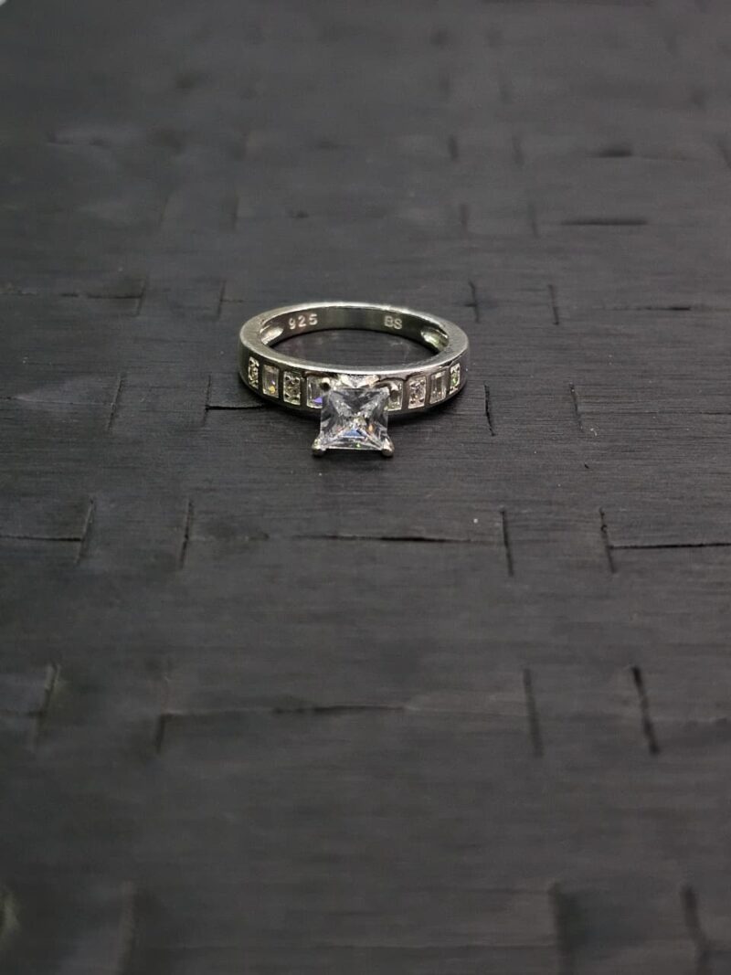 ANILLO DE COMPROMISO EN PLATA 925