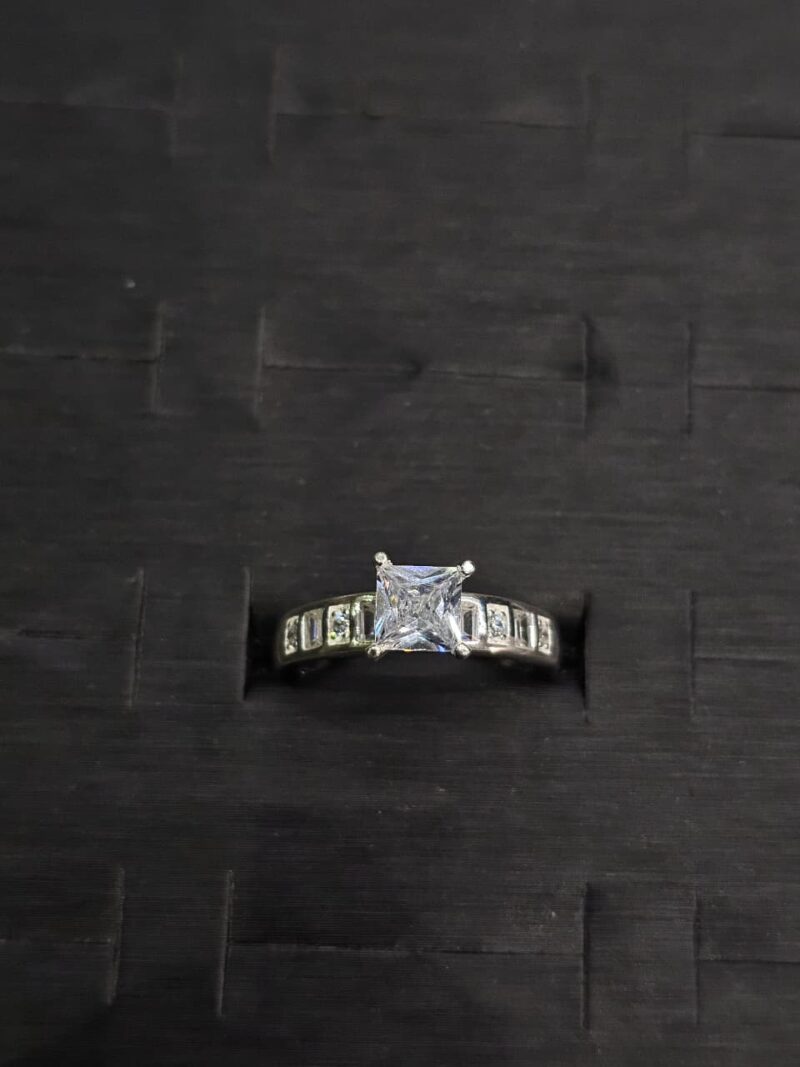 ANILLO DE COMPROMISO EN PLATA 925