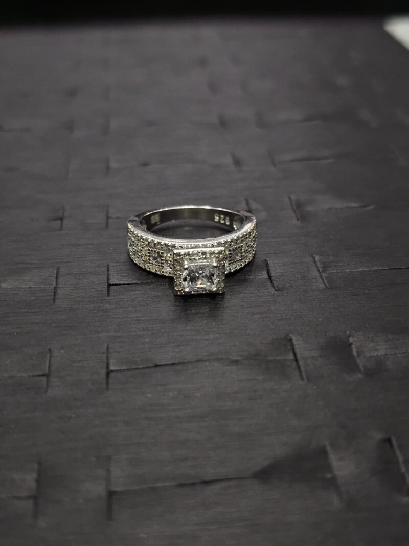 ANILLO DE COMPROMISO EN PLATA 925