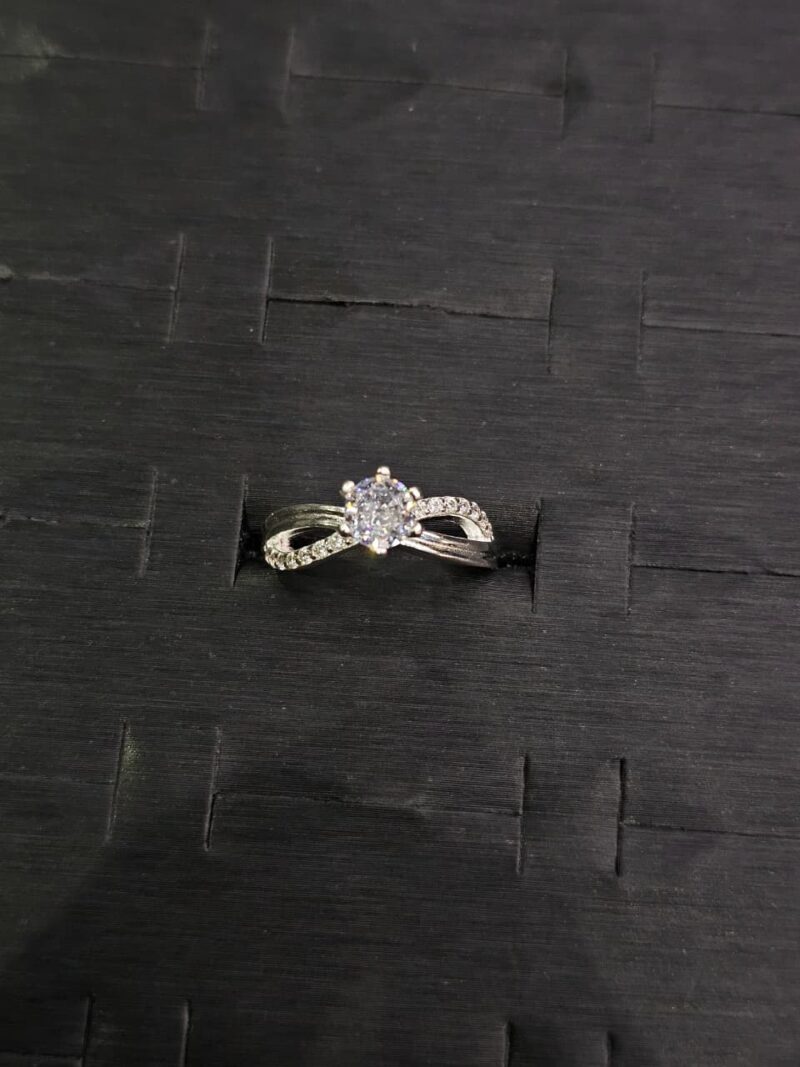ANILLO EN PLATA 925