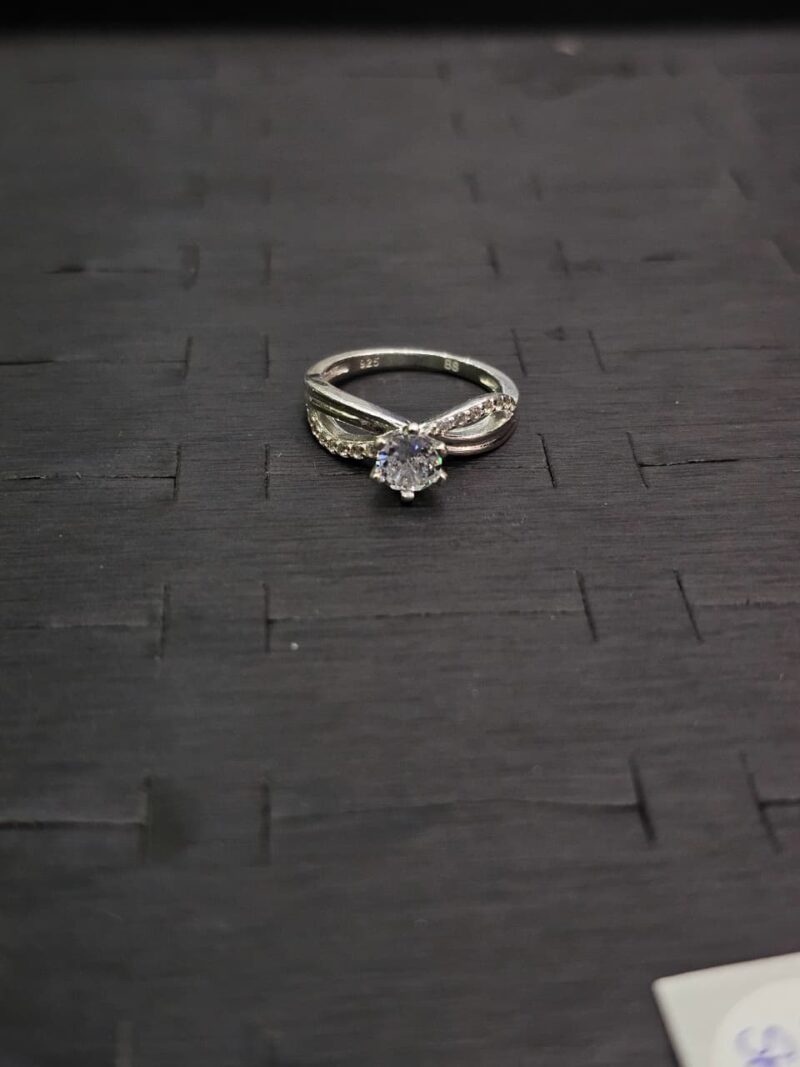 ANILLO EN PLATA 925