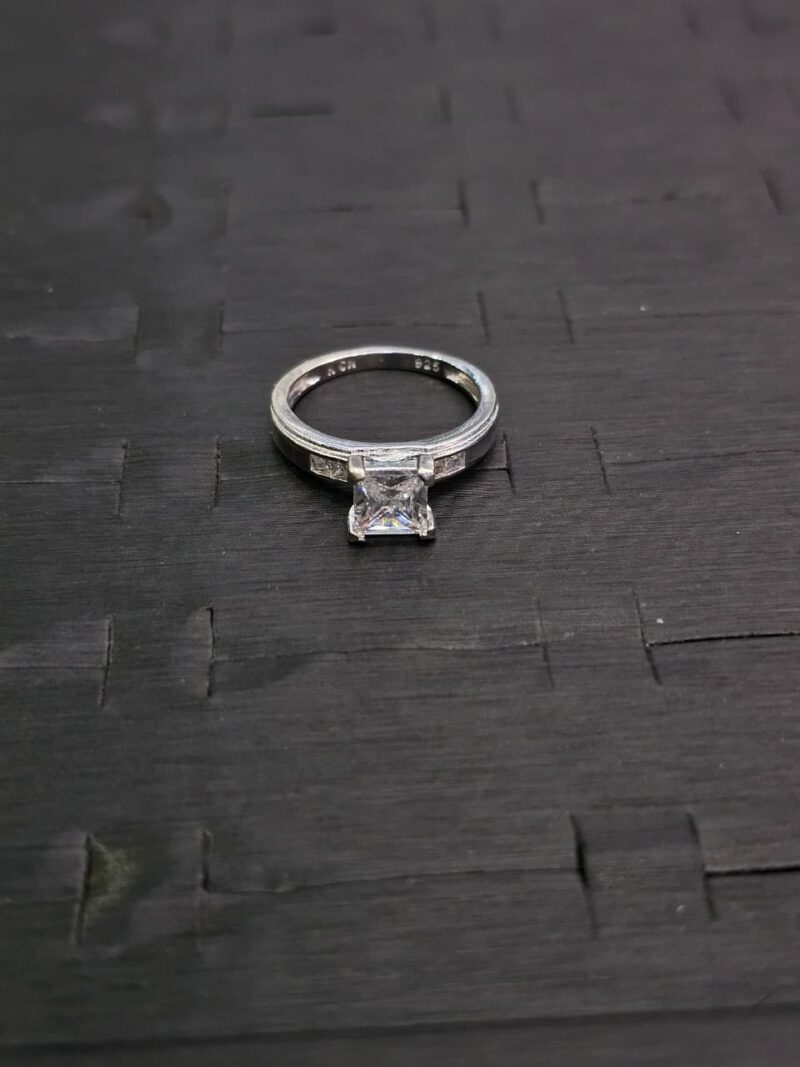 ANILLO DE COMPROMISO EN PLATA 925