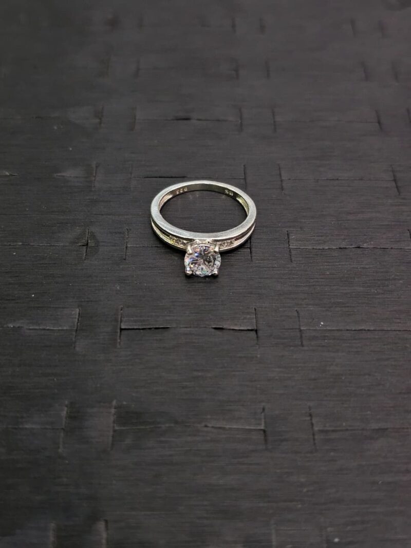 ANILLO DE COMPROMISO EN PLATA 925