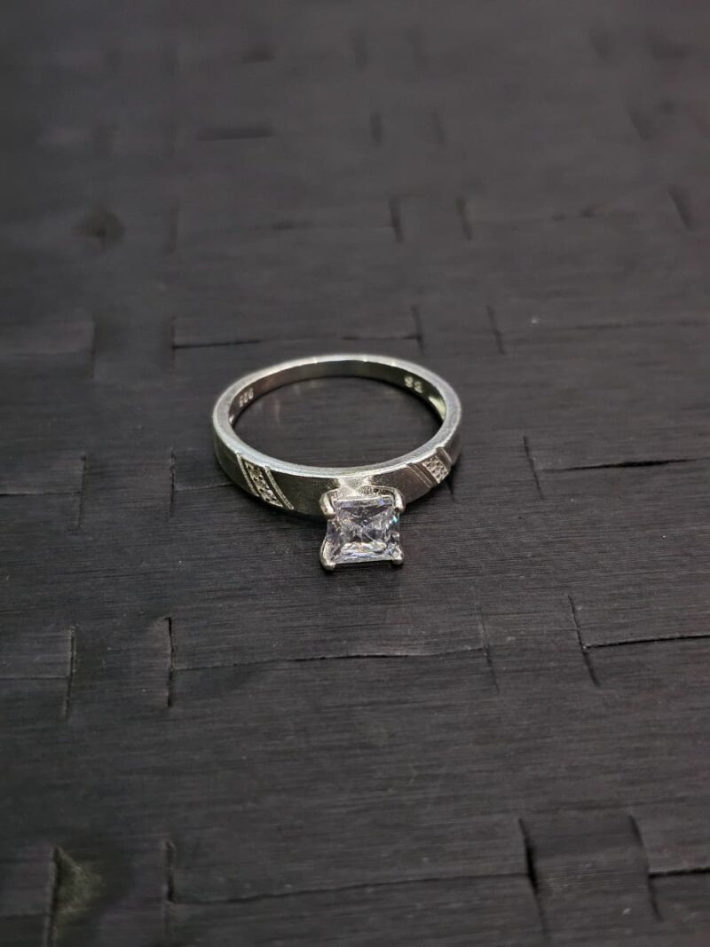ANILLO DE COMPROMISO EN PLATA 925