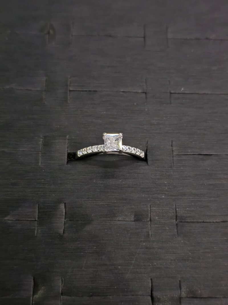 ANILLO DE COMPROMISO EN PLATA 925