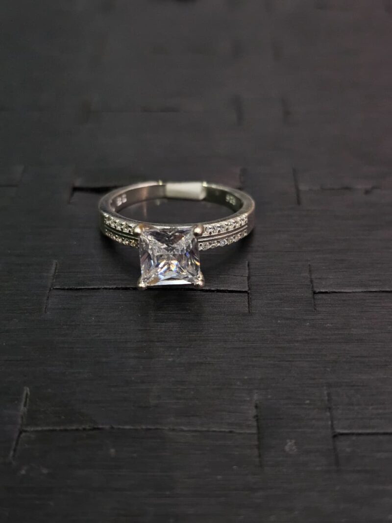ANILLO DE COMPROMISO EN PLATA 925