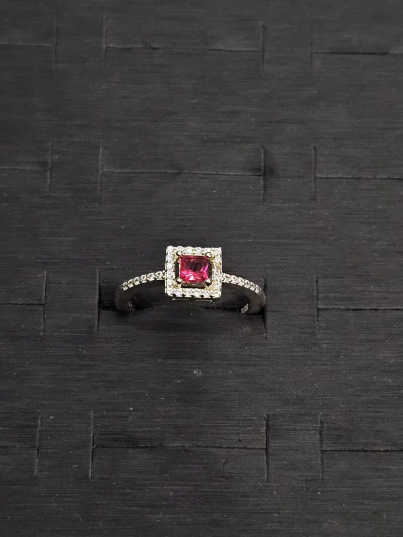 ANILLO EN PLATA 925