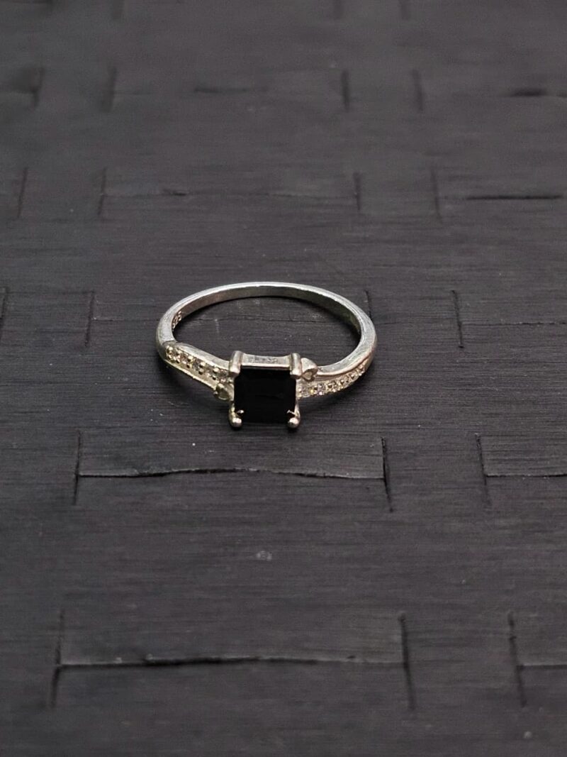 ANILLO EN PLATA 925