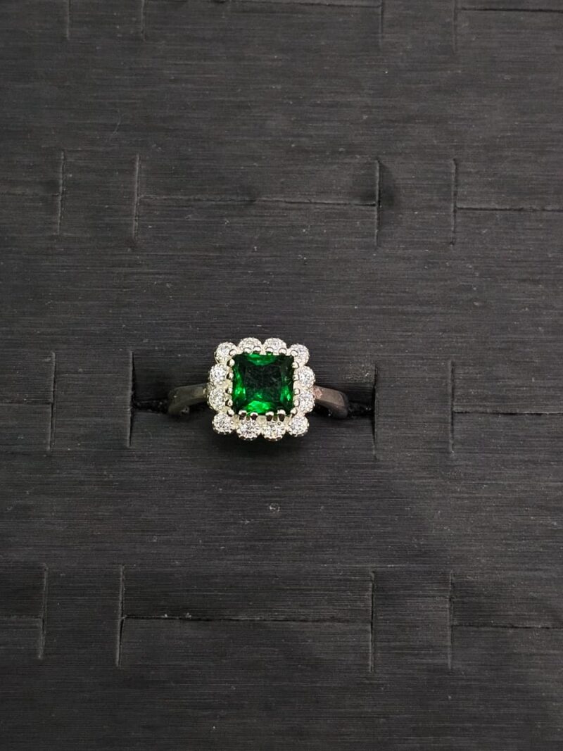 ANILLO EN PLATA 925