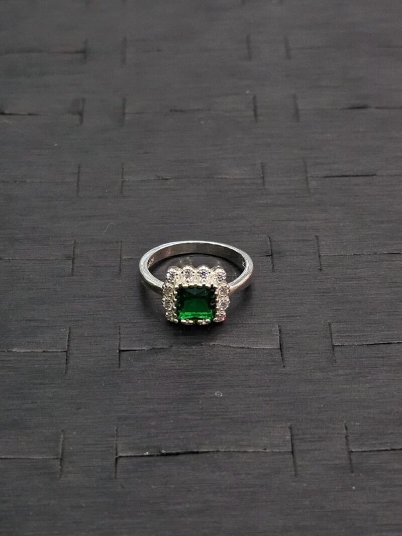 ANILLO EN PLATA 925