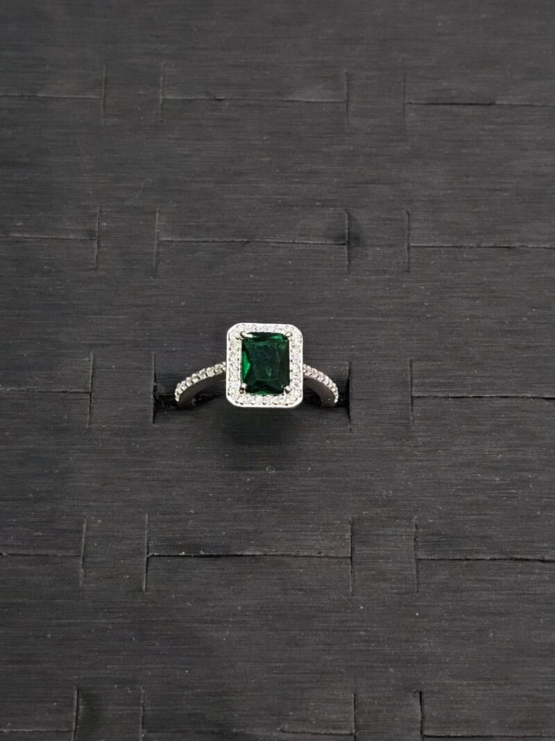 ANILLO EN PLATA 925
