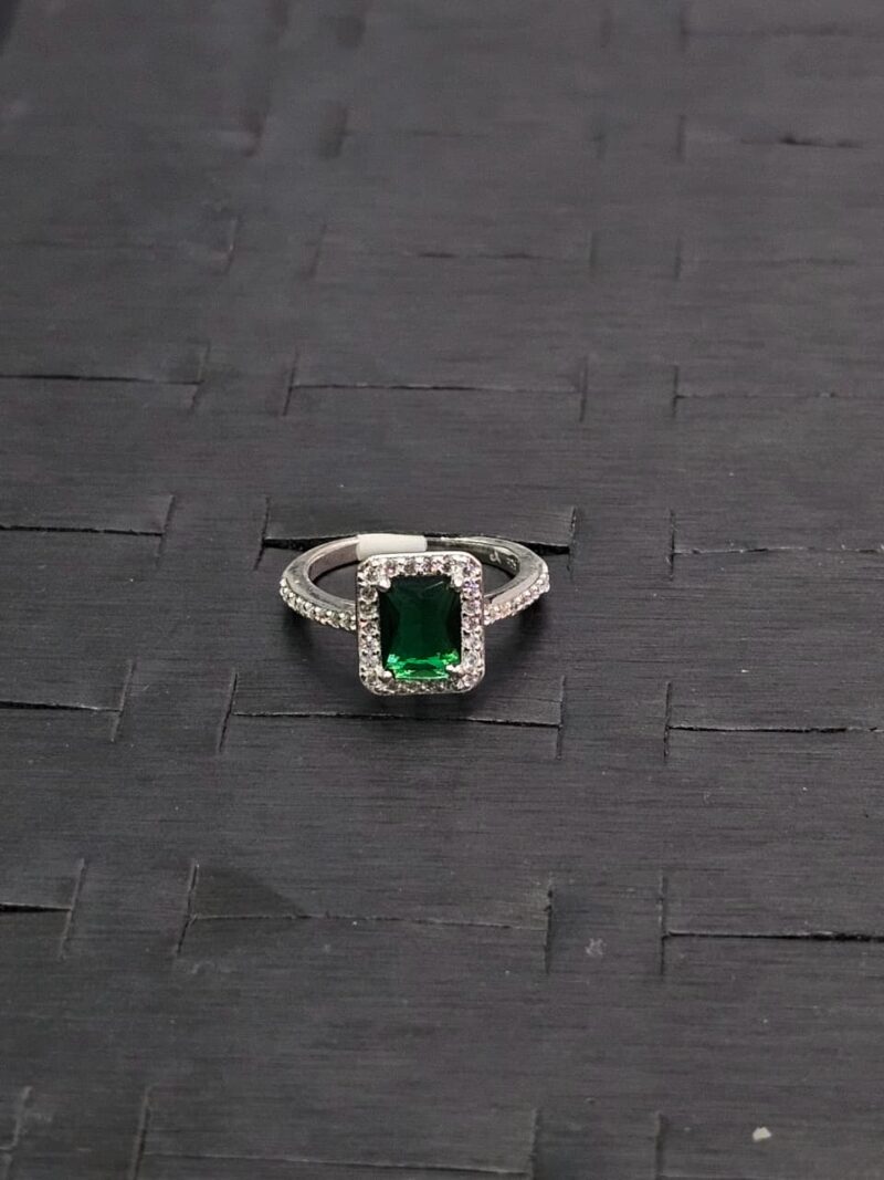 ANILLO EN PLATA 925