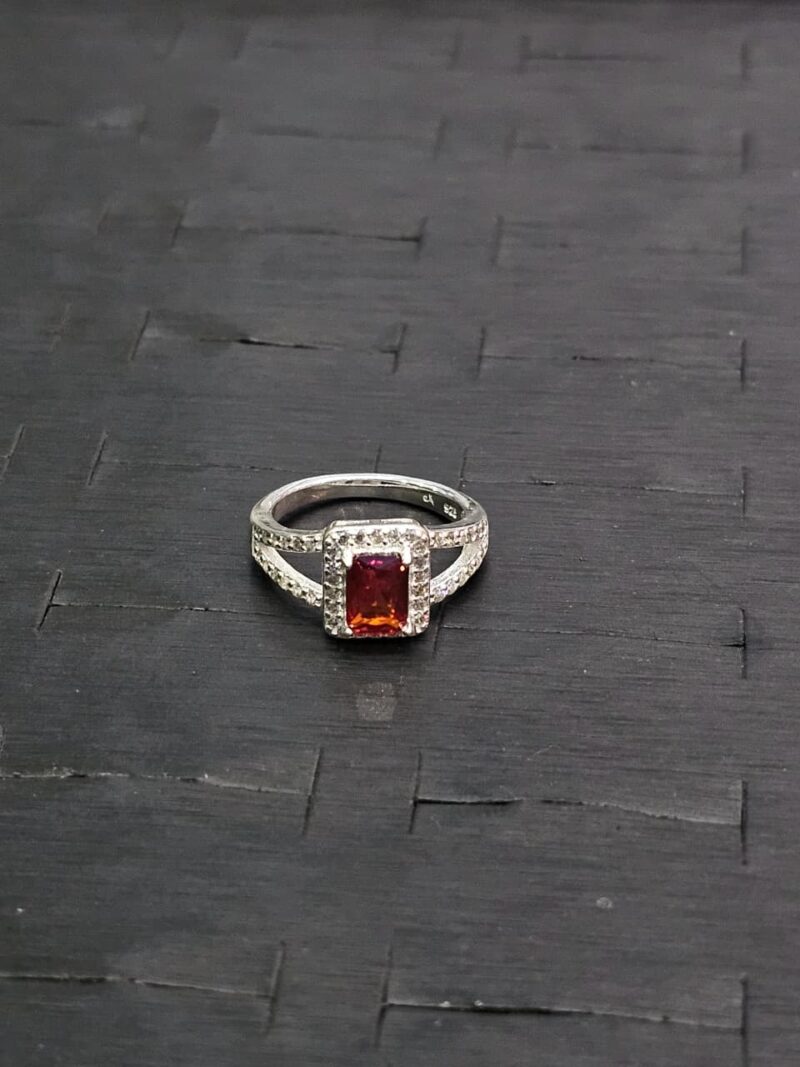 ANILLO EN PLATA 925