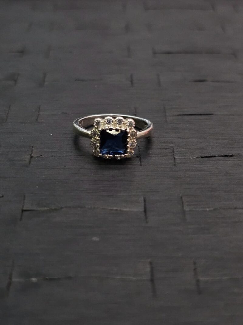 ANILLO EN PLATA 925