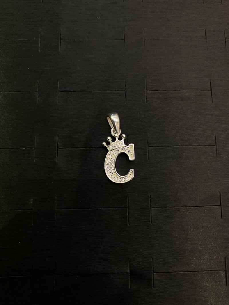 MEDALLA DE LETRA C EN PLATA 925
