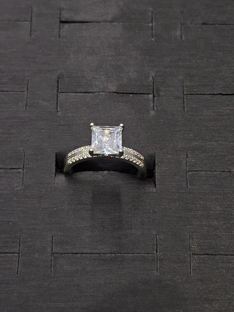 ANILLO DE COMPROMISO EN PLATA 925